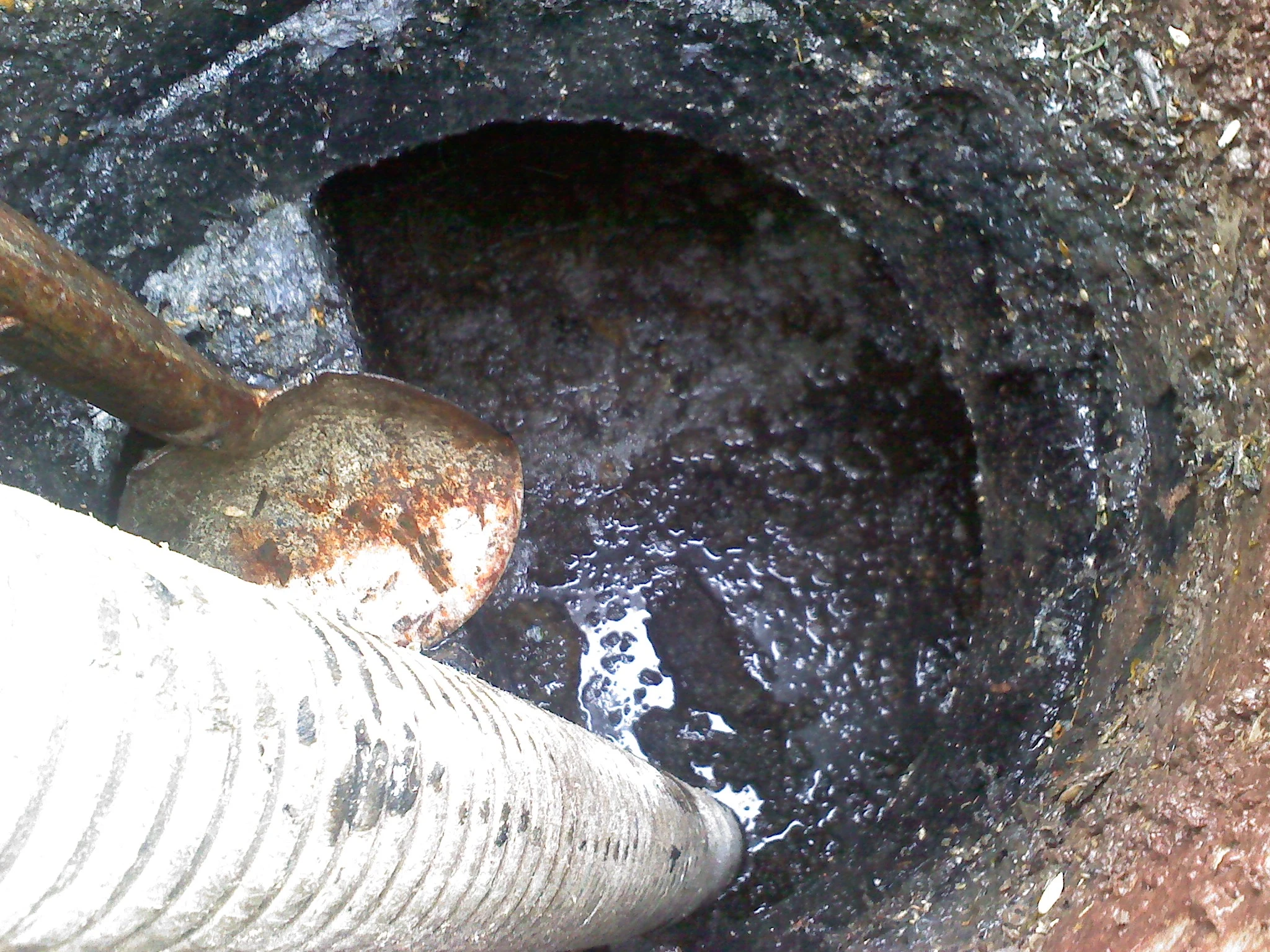 Read more about the article The Effects of Sludge Accumulation in Septic Tanks and How to Prevent It | Omidrop Africa